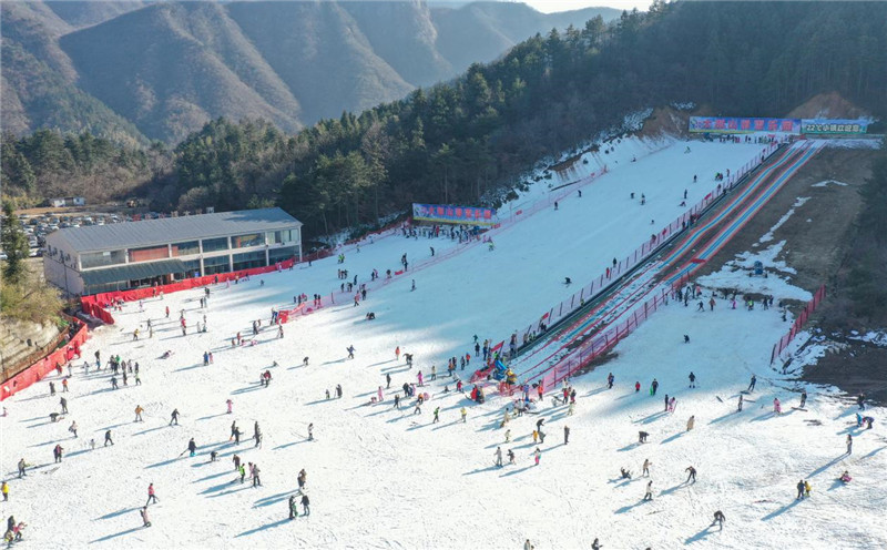 岳西大別山滑雪樂園。人民網記者 張俊攝