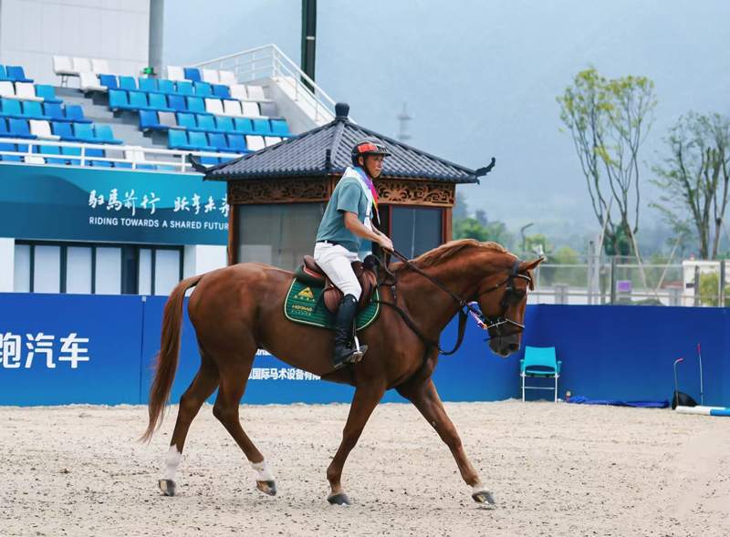 桐廬成功舉辦了亞運后首場馬術(shù)賽事——2024第二屆杭州（桐廬）國際馬術(shù)公開賽。桐廬縣馬產(chǎn)業(yè)發(fā)展管理委員會供圖